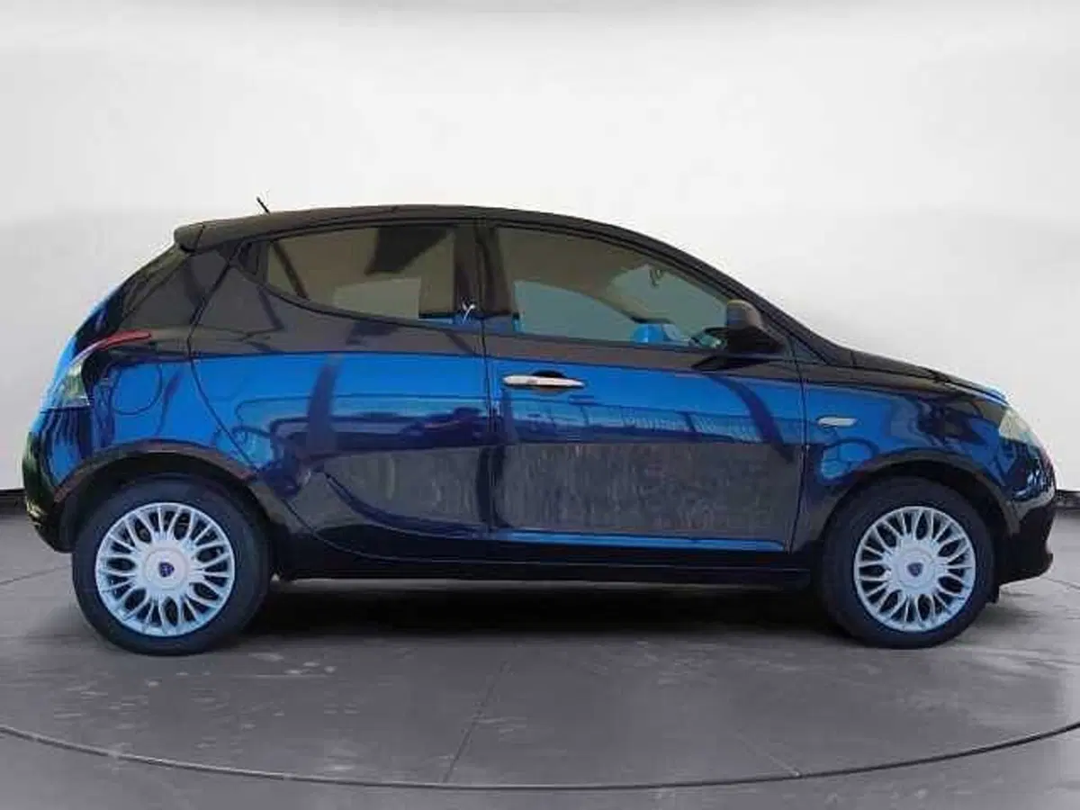 Lancia Ypsilon usata a Firenze (10)