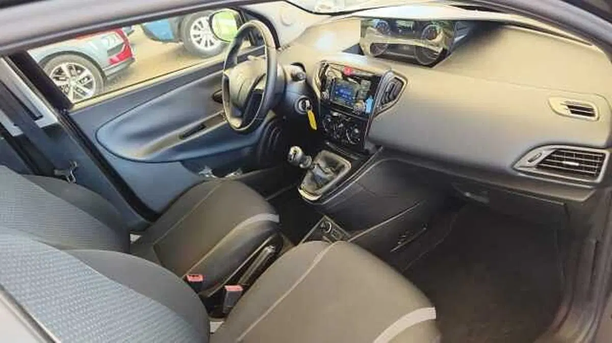 Lancia Ypsilon usata a Firenze (11)