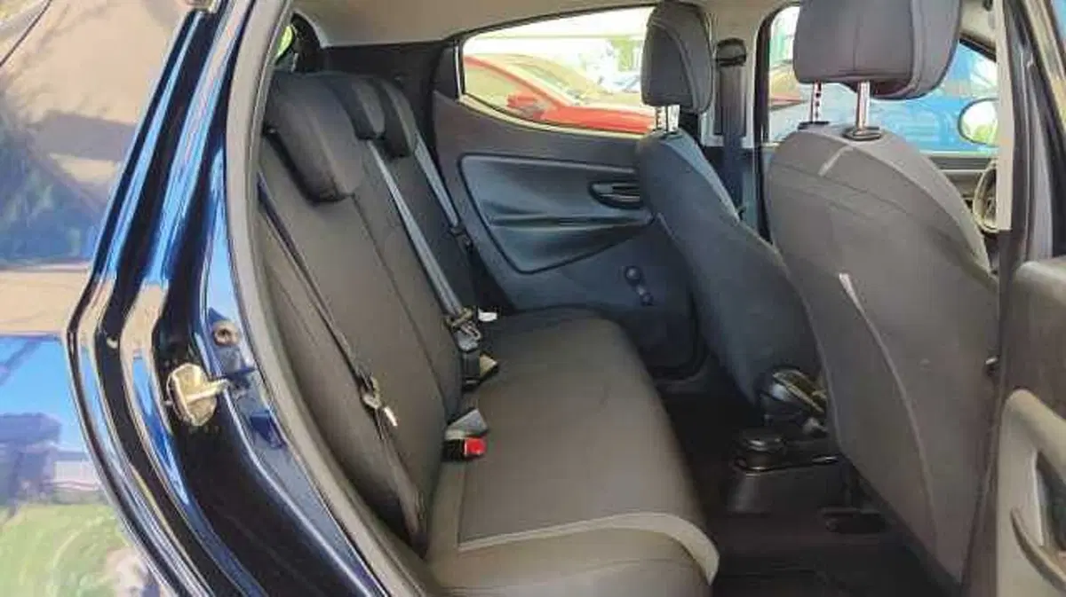 Lancia Ypsilon usata a Firenze (12)