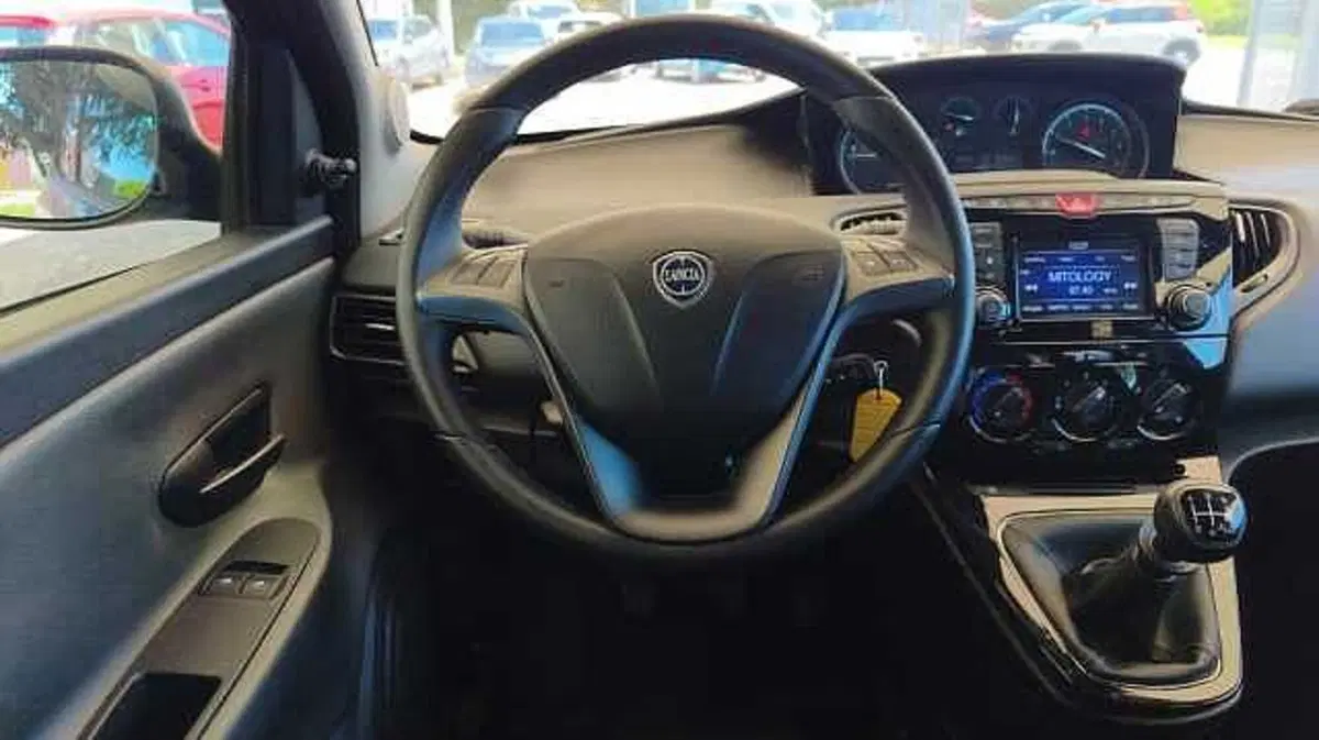 Lancia Ypsilon usata a Firenze (15)