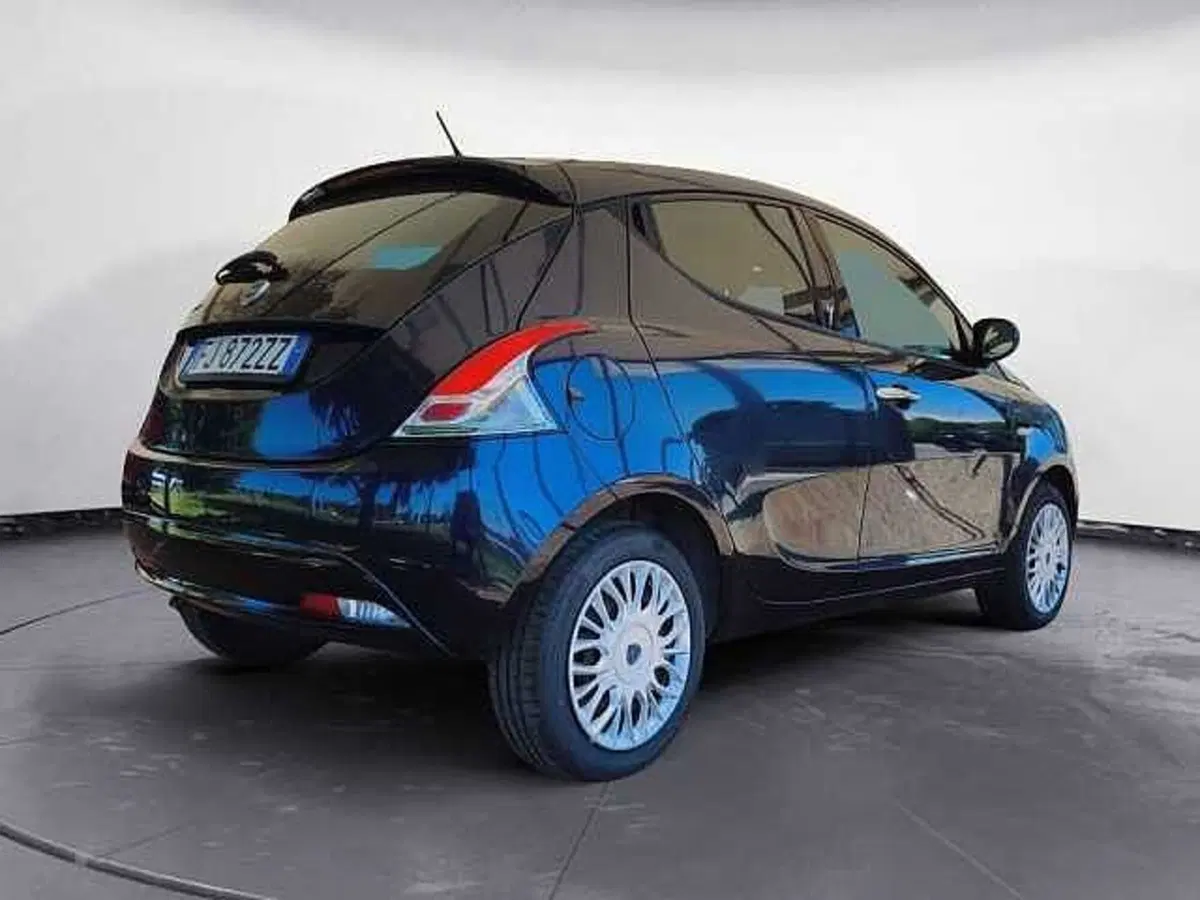 Lancia Ypsilon usata a Firenze (9)