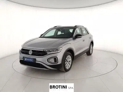 Volkswagen T-Roc 2.0 tdi Life 150cv dsg del 2025 usata a Massa