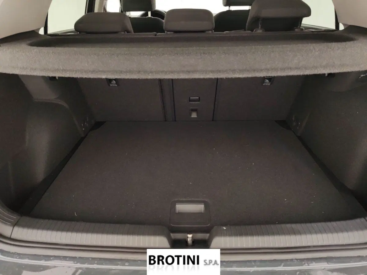 Volkswagen Golf usata a Massa-Carrara (14)