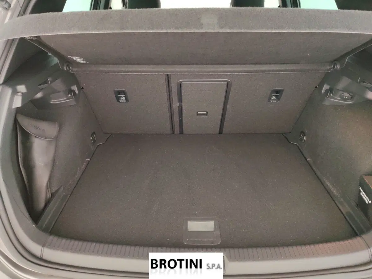 Volkswagen Golf usata a Massa-Carrara (15)