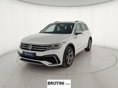 Volkswagen Tiguan Allspace 2.0 TDI SCR DSG 4MOTION R-Line del 2023 usata a Massa