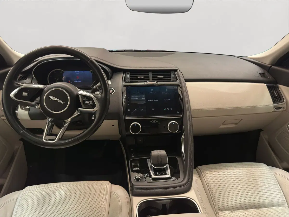 Jaguar E-Pace usata a Latina (4)