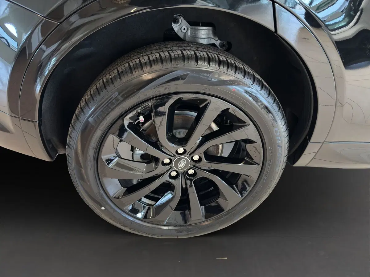 Land Rover Discovery Sport nuova a Latina (9)