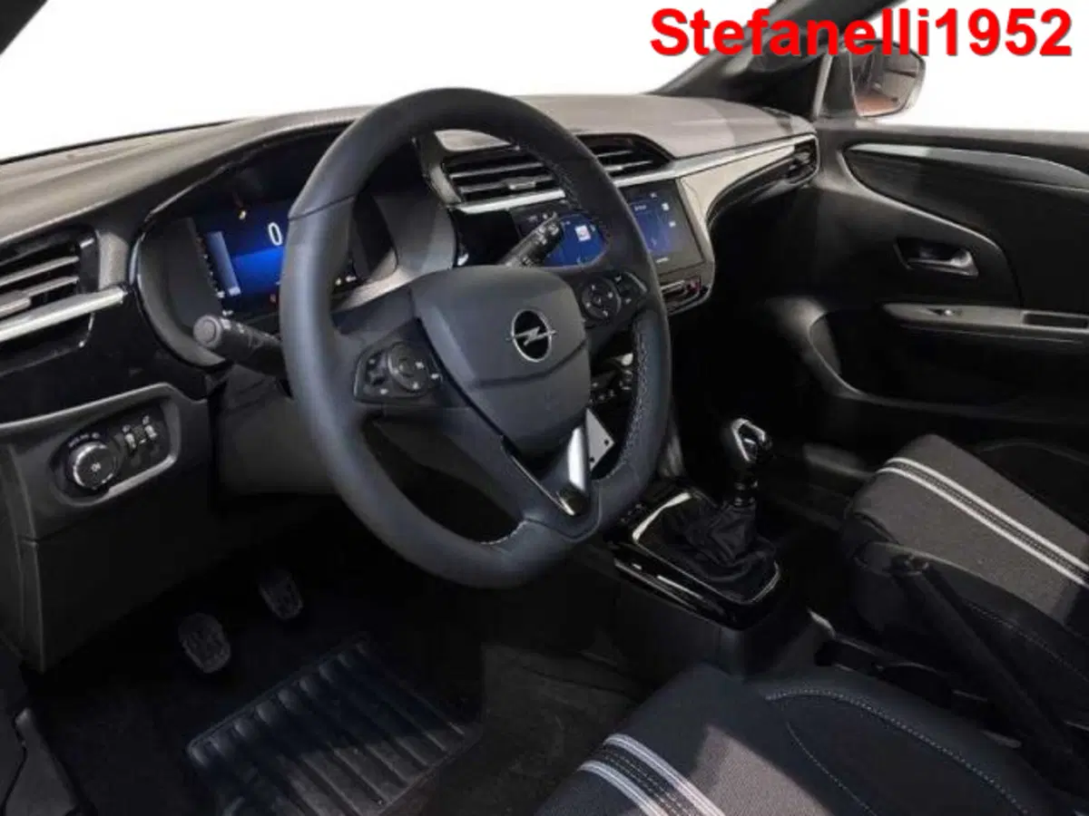 Opel Corsa nuova a Bologna (11)