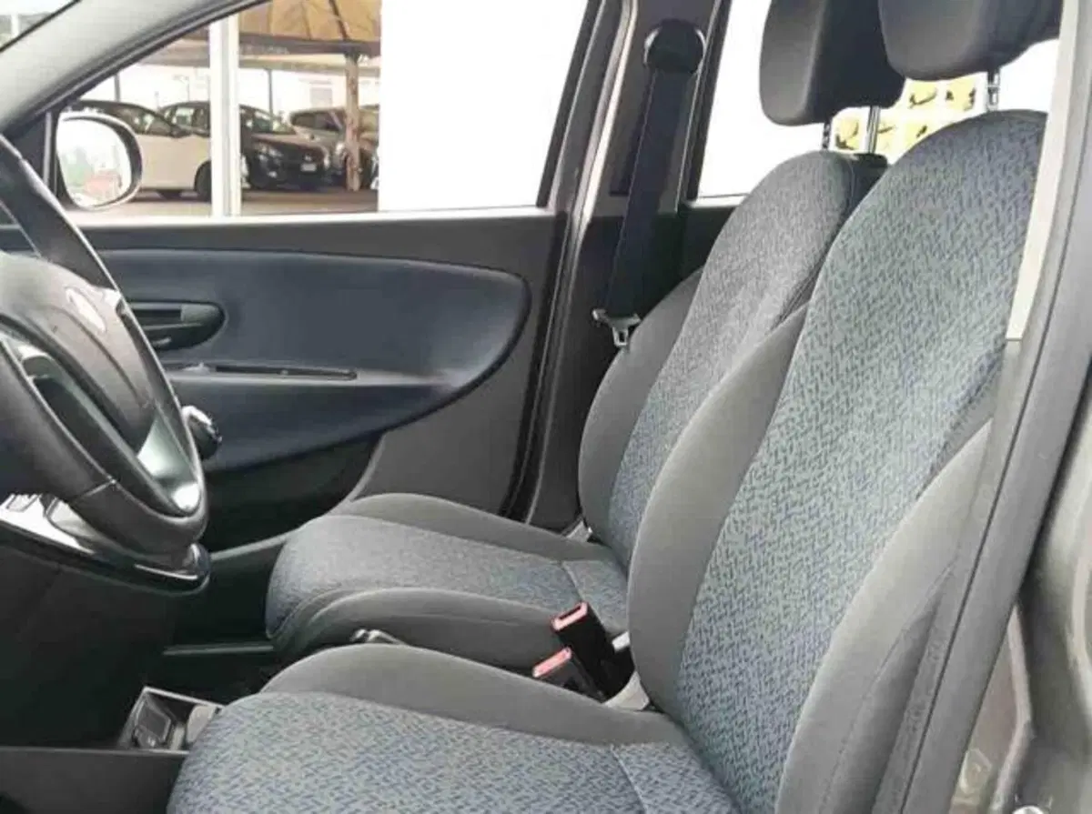 Lancia Ypsilon usata a Torino (10)