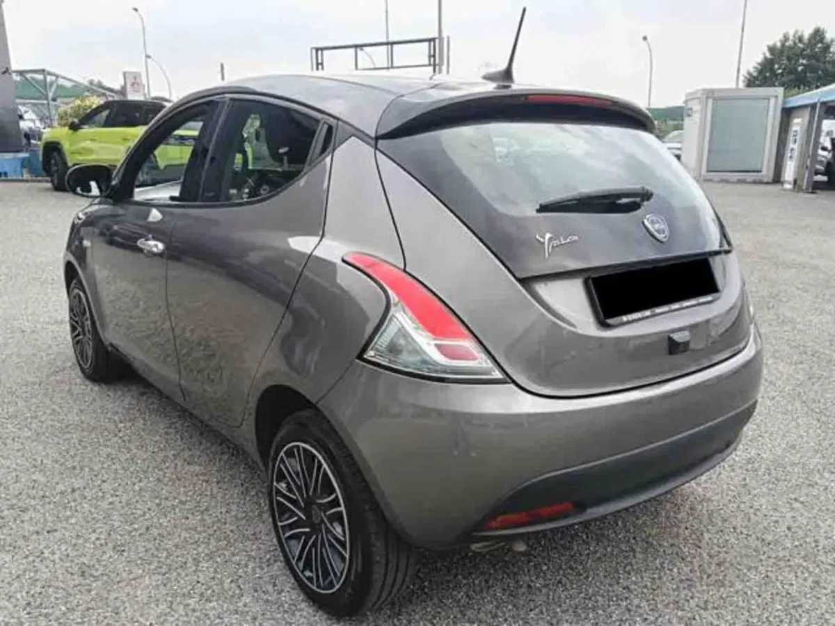 Lancia Ypsilon usata a Torino (4)
