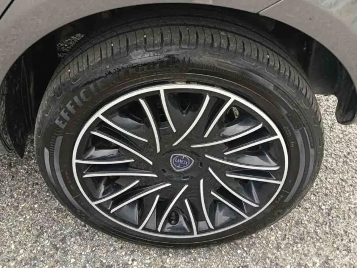 Lancia Ypsilon usata a Torino (6)