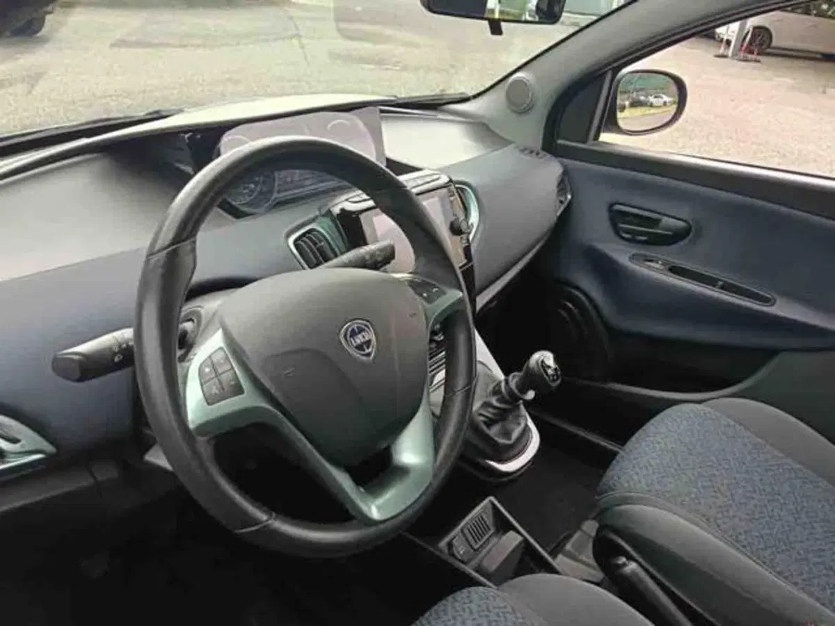 Lancia Ypsilon usata a Torino (7)