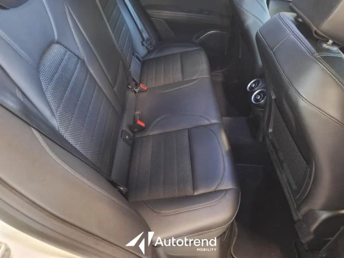 Alfa Romeo Stelvio usata a Bari (10)