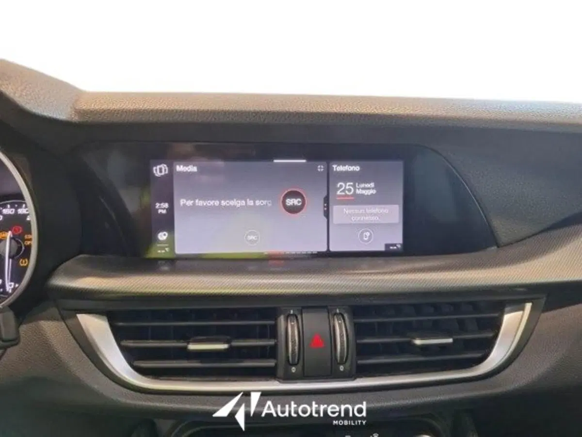 Alfa Romeo Stelvio usata a Bari (18)