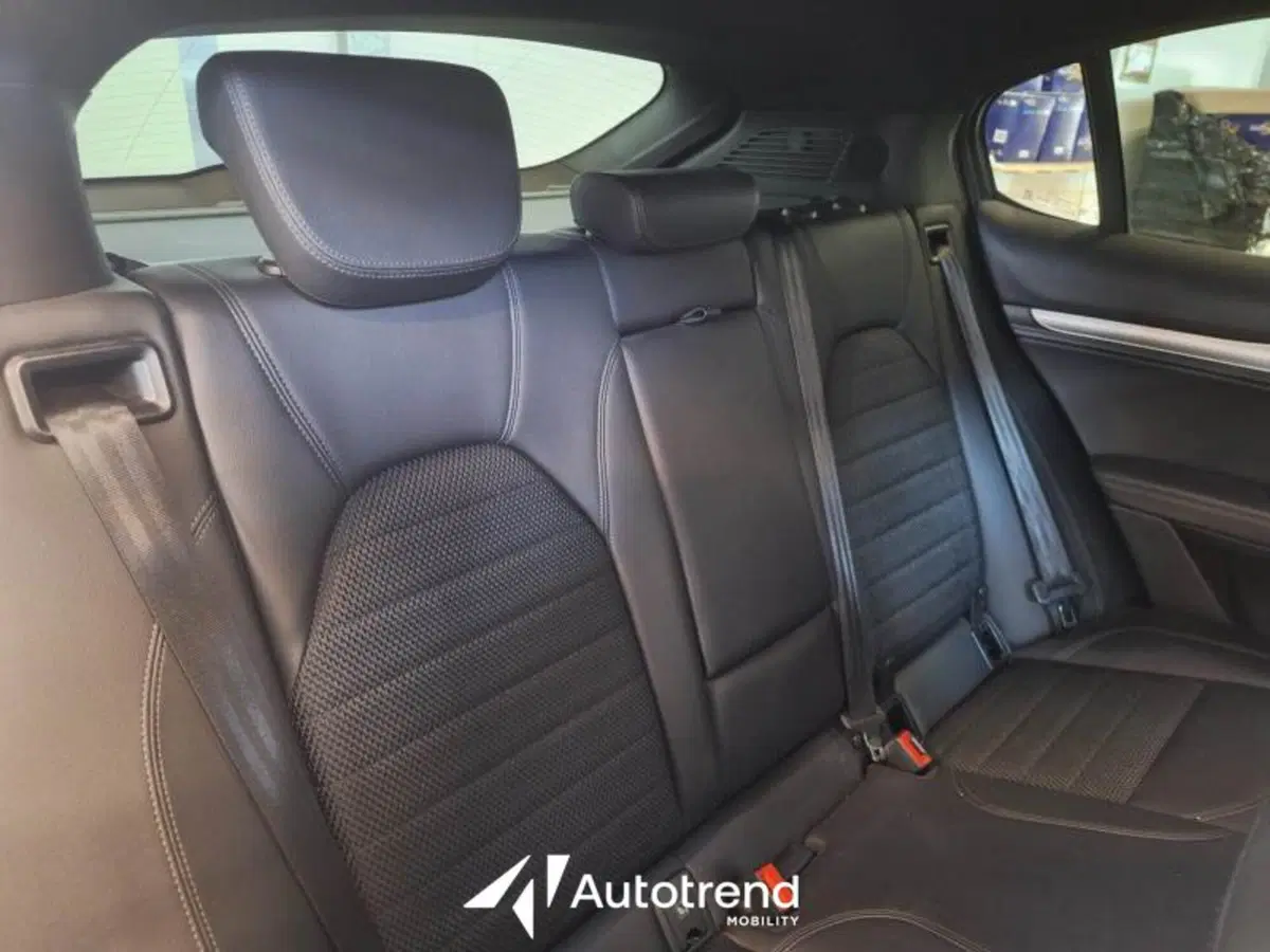 Alfa Romeo Stelvio usata a Bari (19)