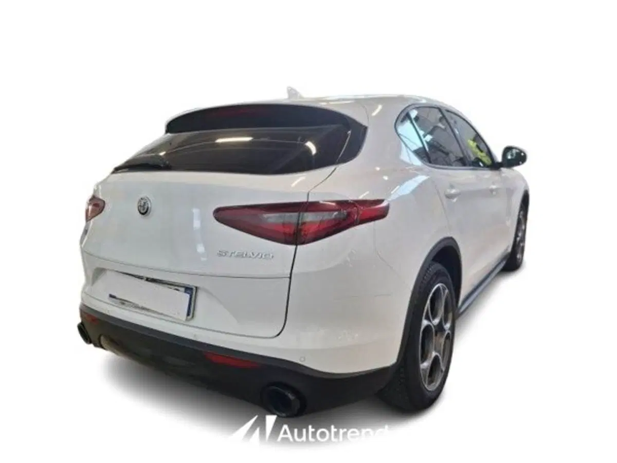 Alfa Romeo Stelvio usata a Bari (2)