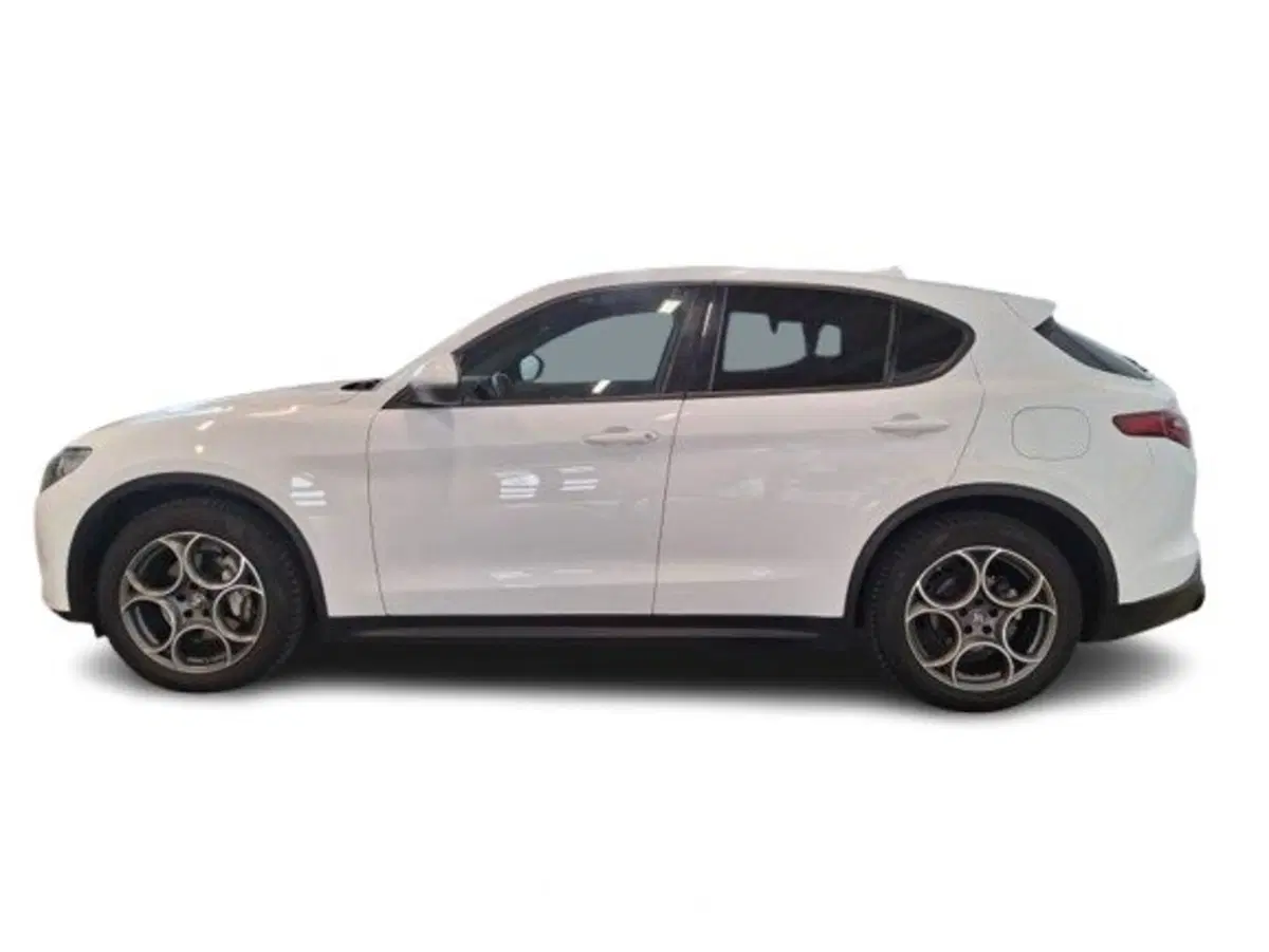 Alfa Romeo Stelvio usata a Bari (3)