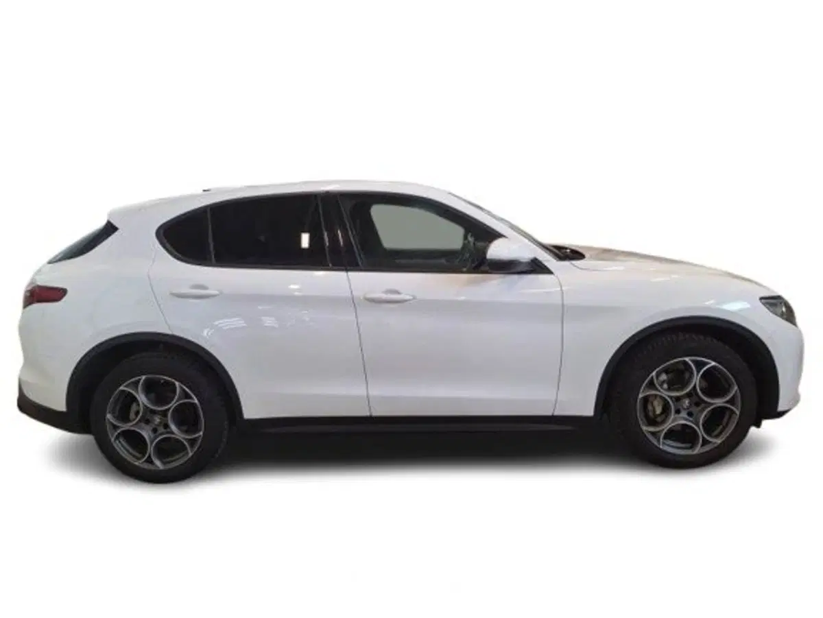 Alfa Romeo Stelvio usata a Bari (4)