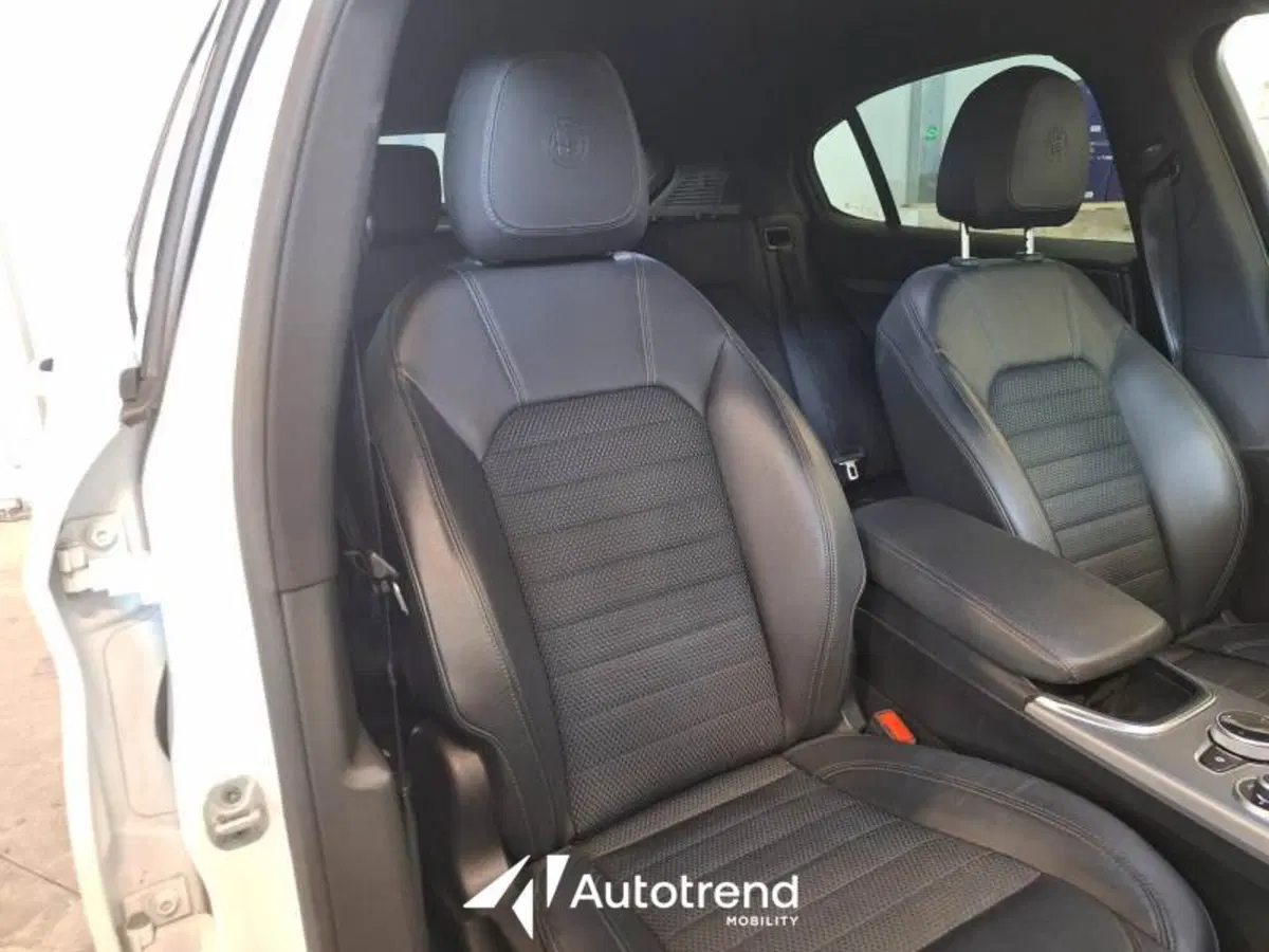 Alfa Romeo Stelvio usata a Bari (6)