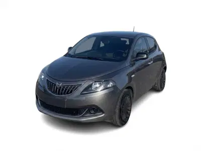 Lancia Ypsilon 1.0 FireFly 5 porte S&amp;S Hybrid Ecochic A. Ferretti del 2023 usata a Bari