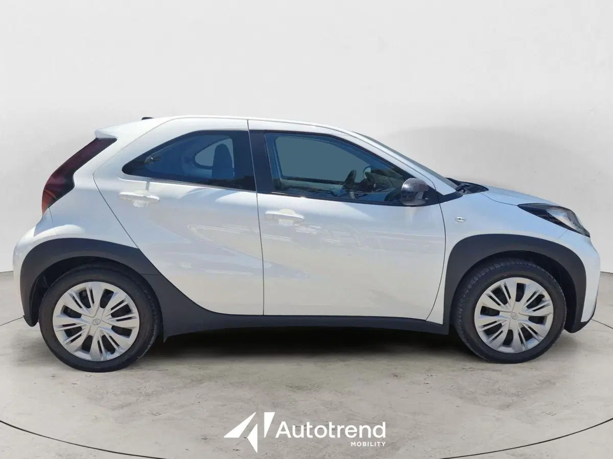 Toyota Aygo X usata a Bari (5)