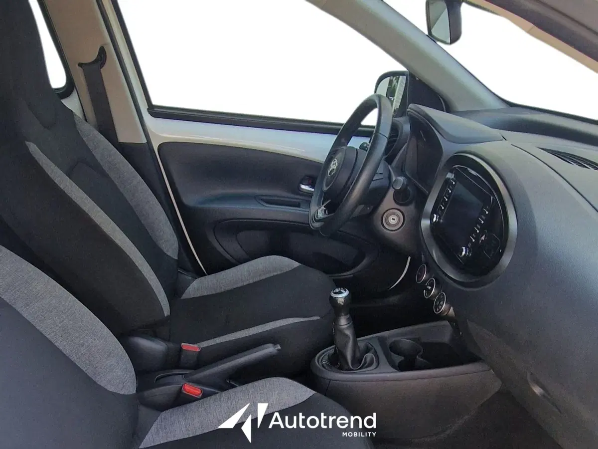 Toyota Aygo X usata a Bari (6)