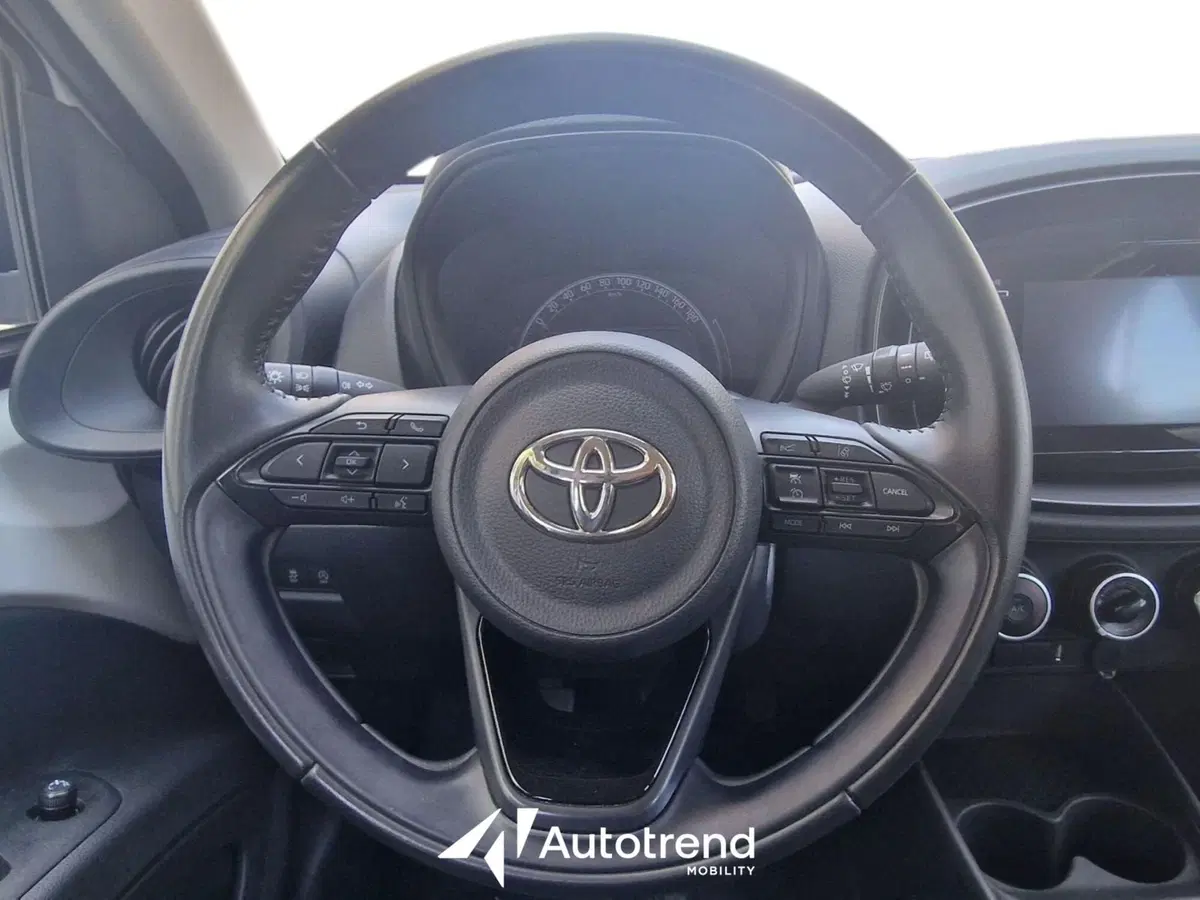 Toyota Aygo X usata a Bari (8)