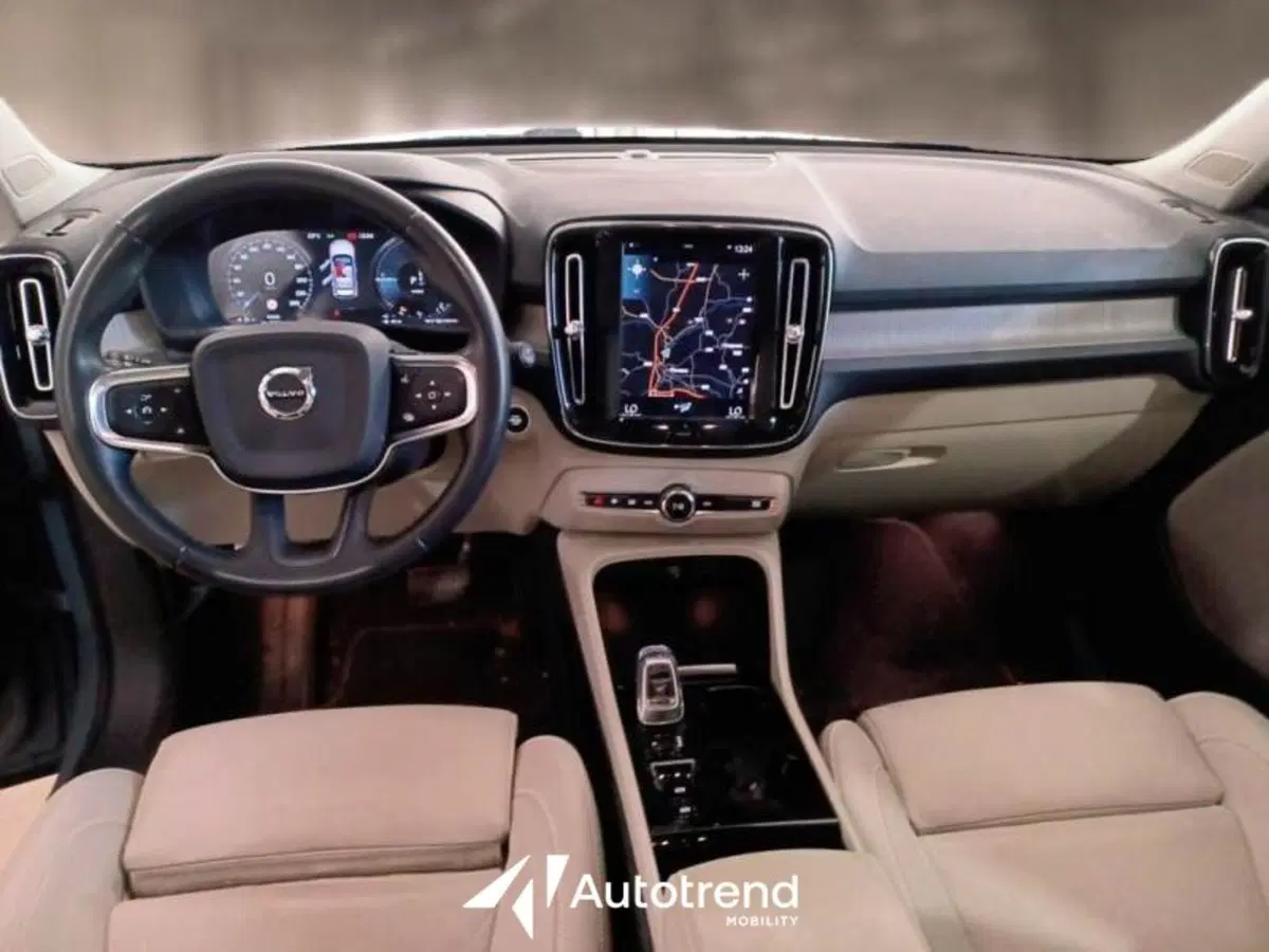 Volvo XC40 usata a Bari (8)