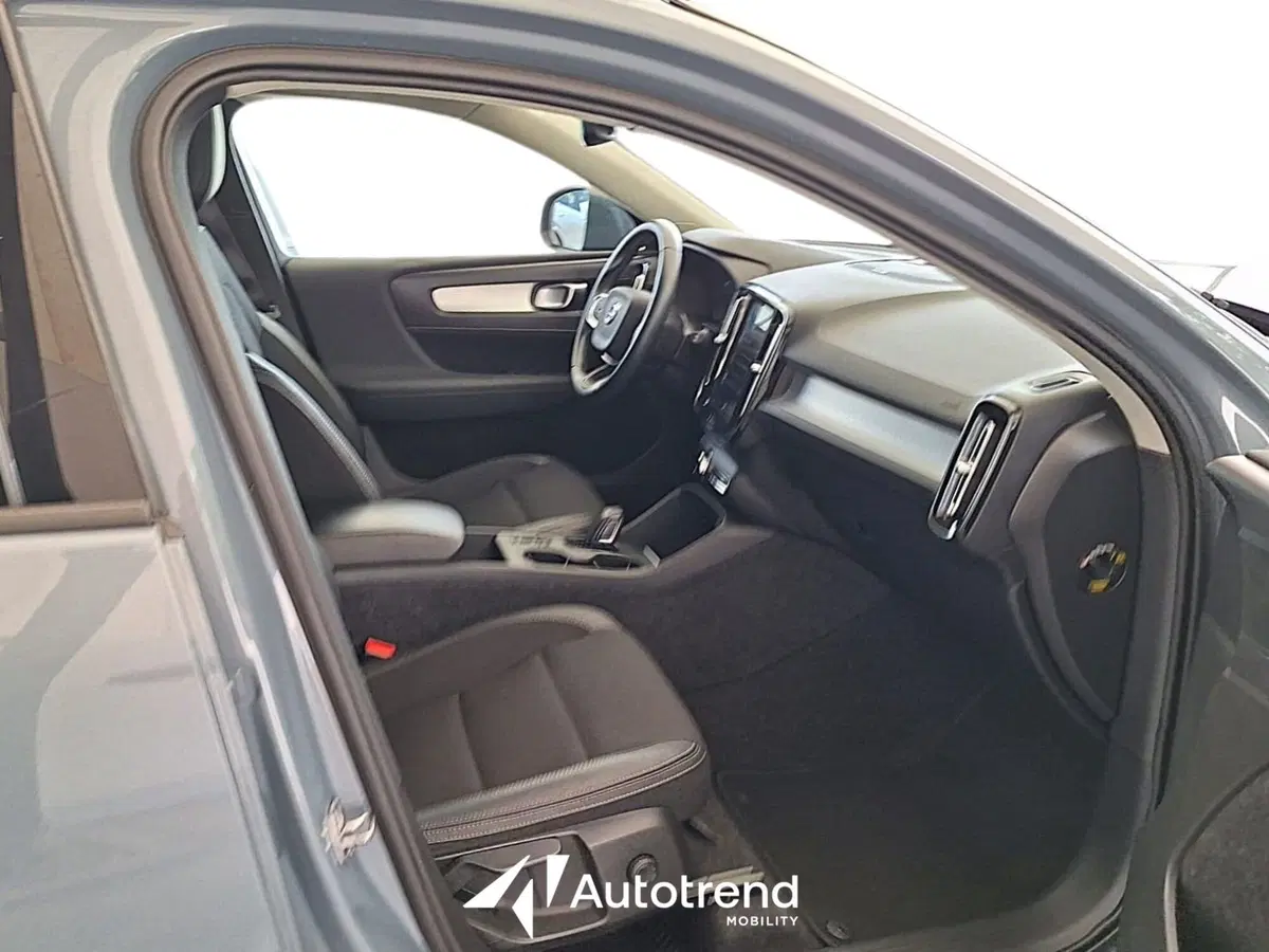 Volvo XC40 usata a Bari (7)