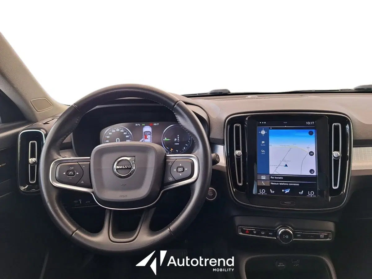 Volvo XC40 usata a Bari (9)