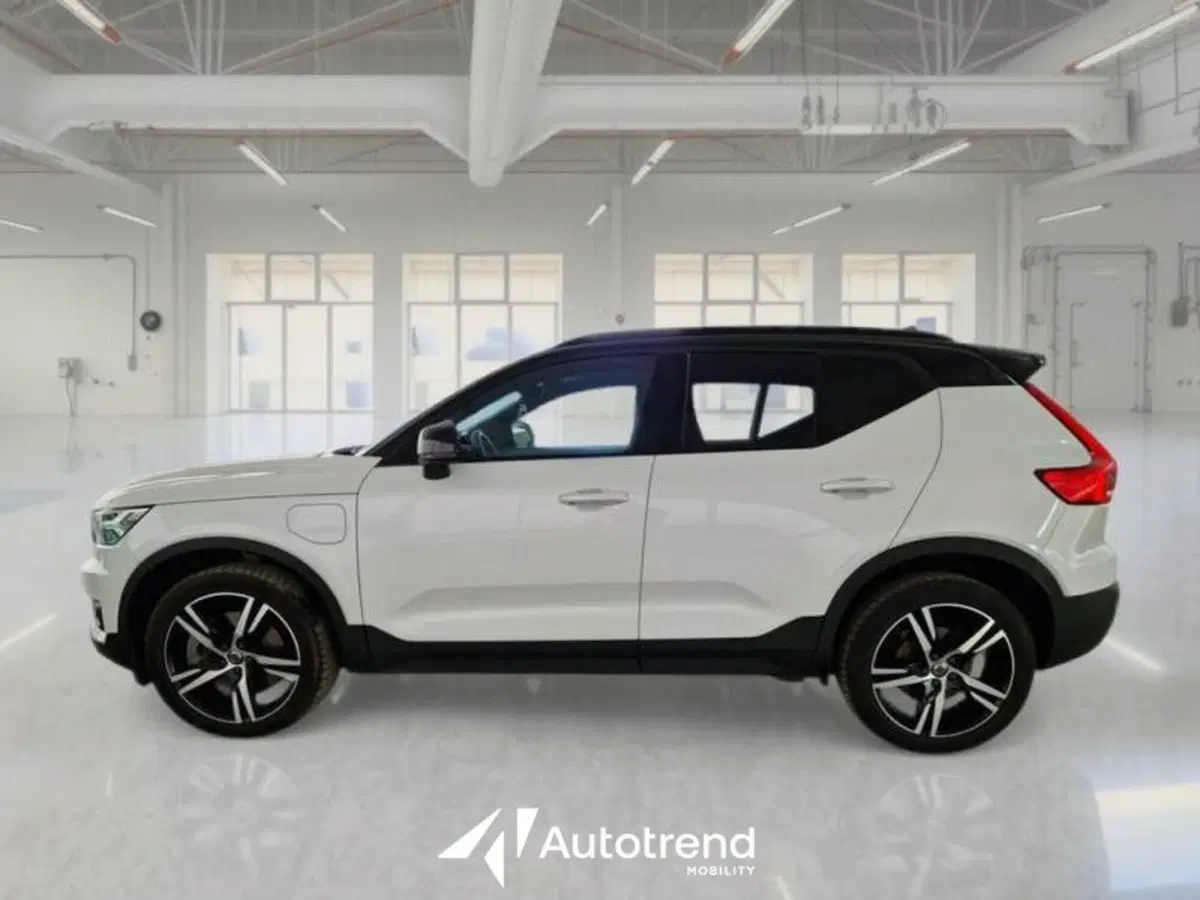 Volvo XC40 usata a Bari (4)