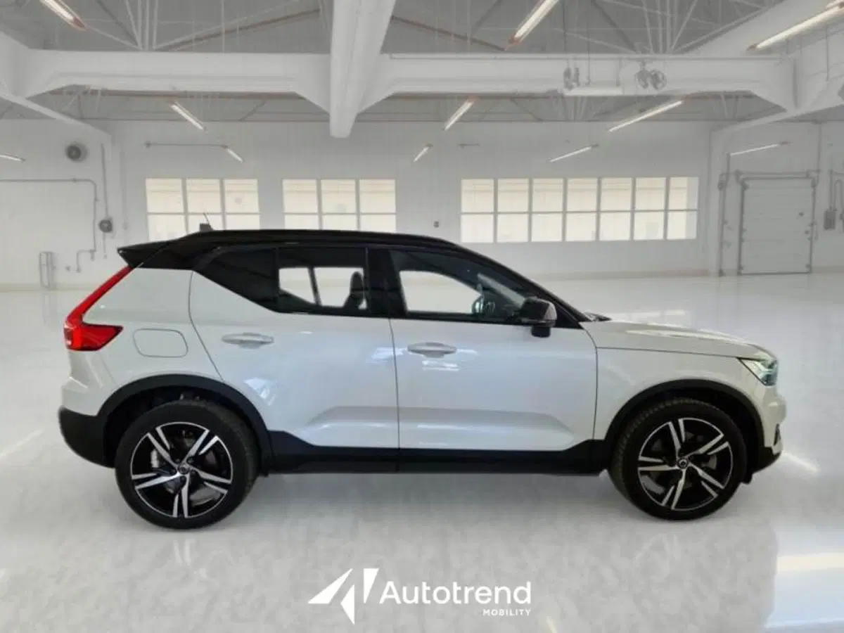 Volvo XC40 usata a Bari (5)