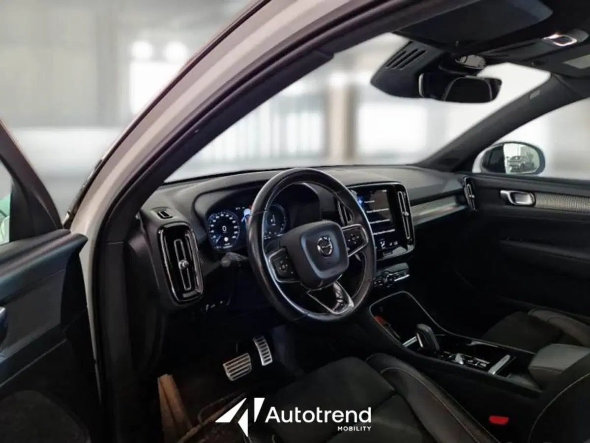 Volvo XC40 usata a Bari (6)