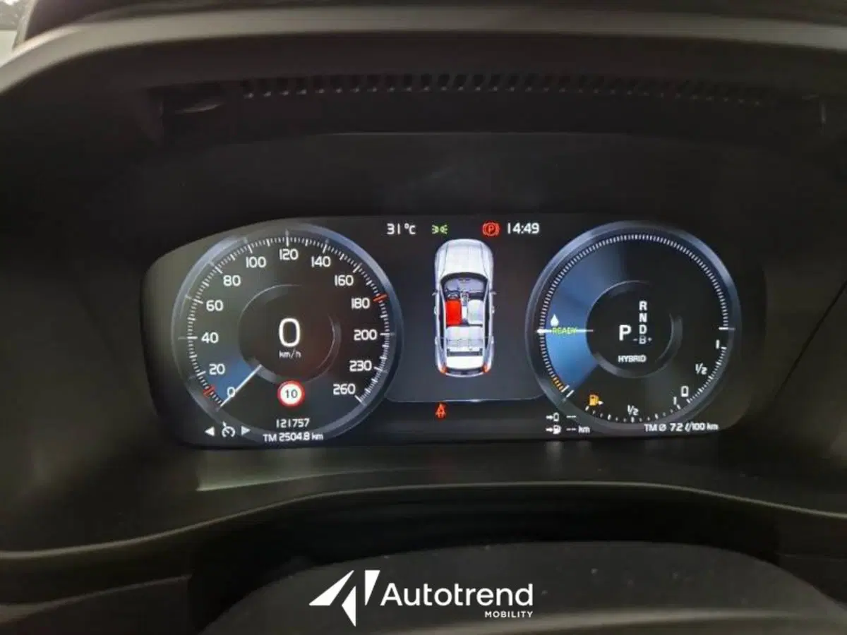 Volvo XC40 usata a Bari (9)