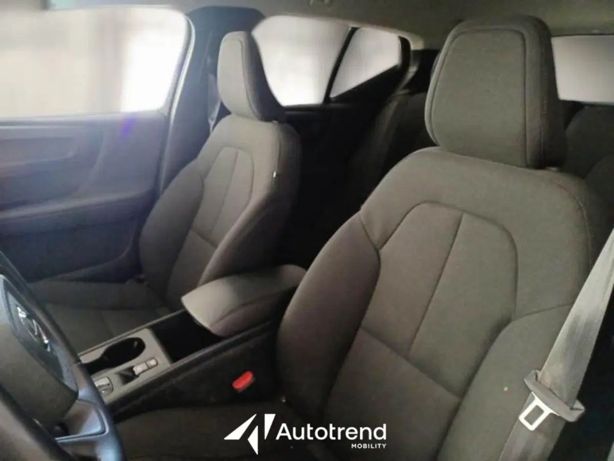 Volvo XC40 usata a Bari (6)