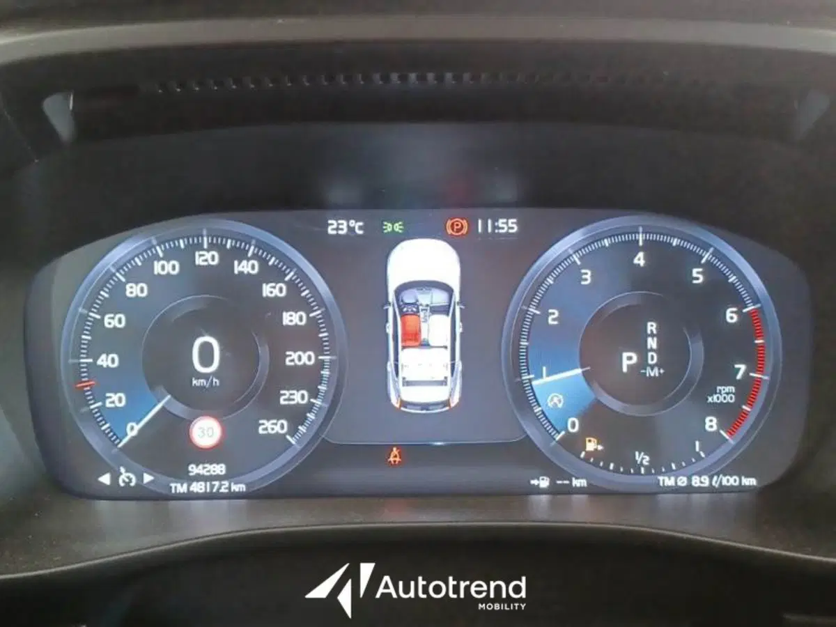 Volvo XC40 usata a Bari (9)