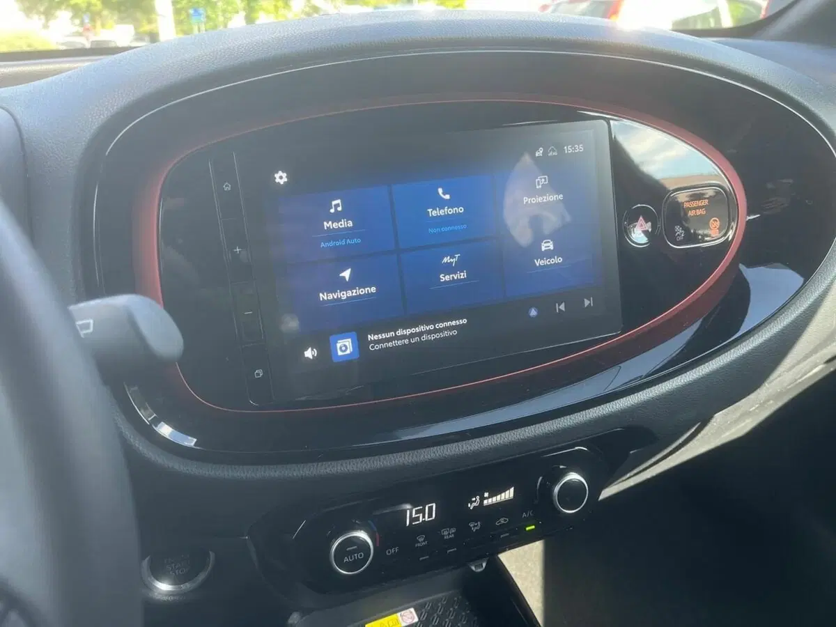 Toyota Aygo X usata a Lecco (10)