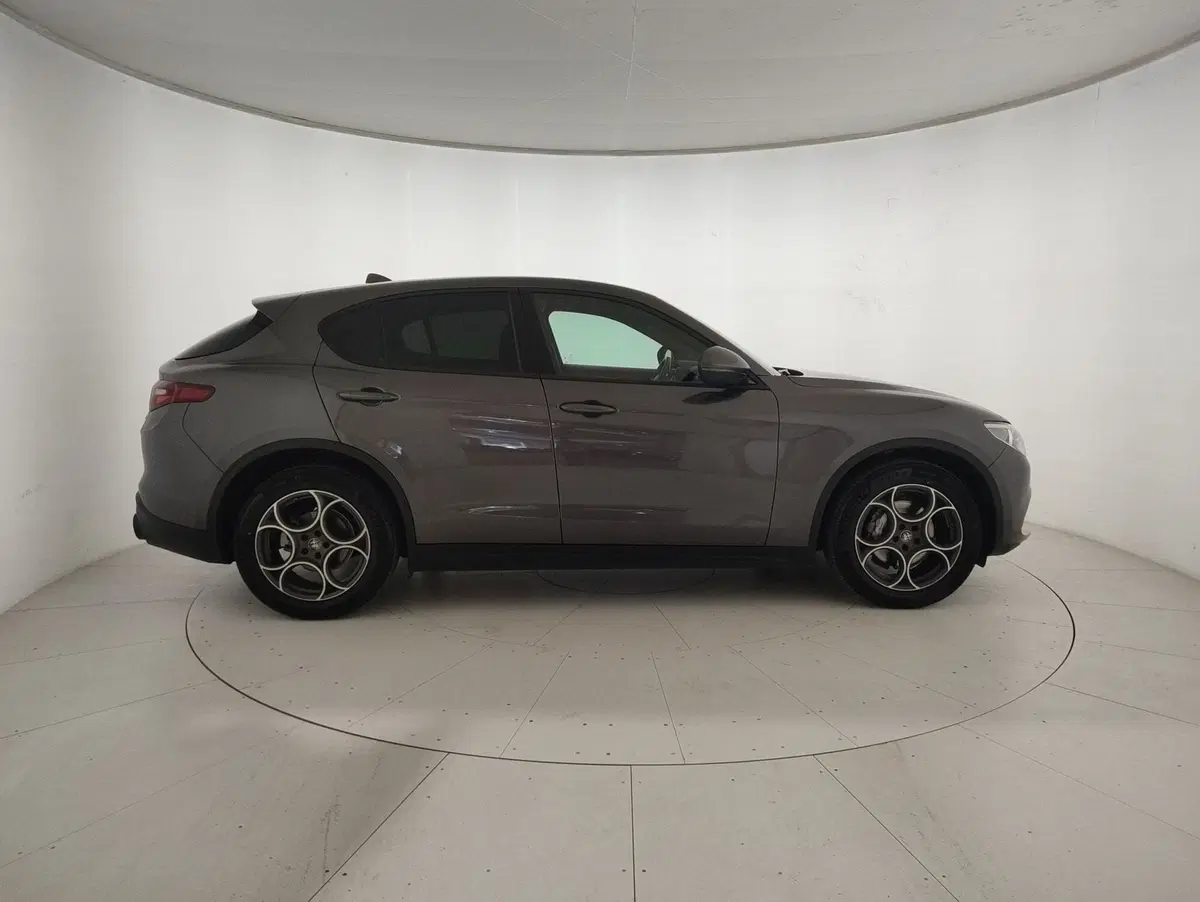 Alfa Romeo Stelvio usata a Alessandria (5)