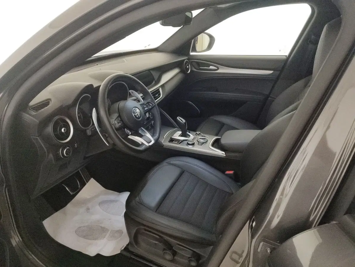 Alfa Romeo Stelvio usata a Alessandria (6)