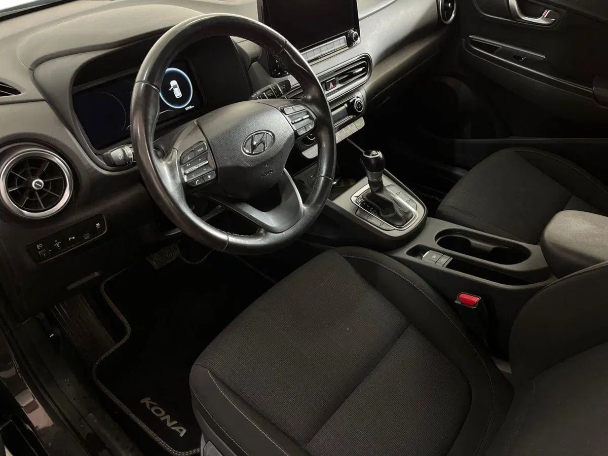 Hyundai Kona usata a Bari (10)