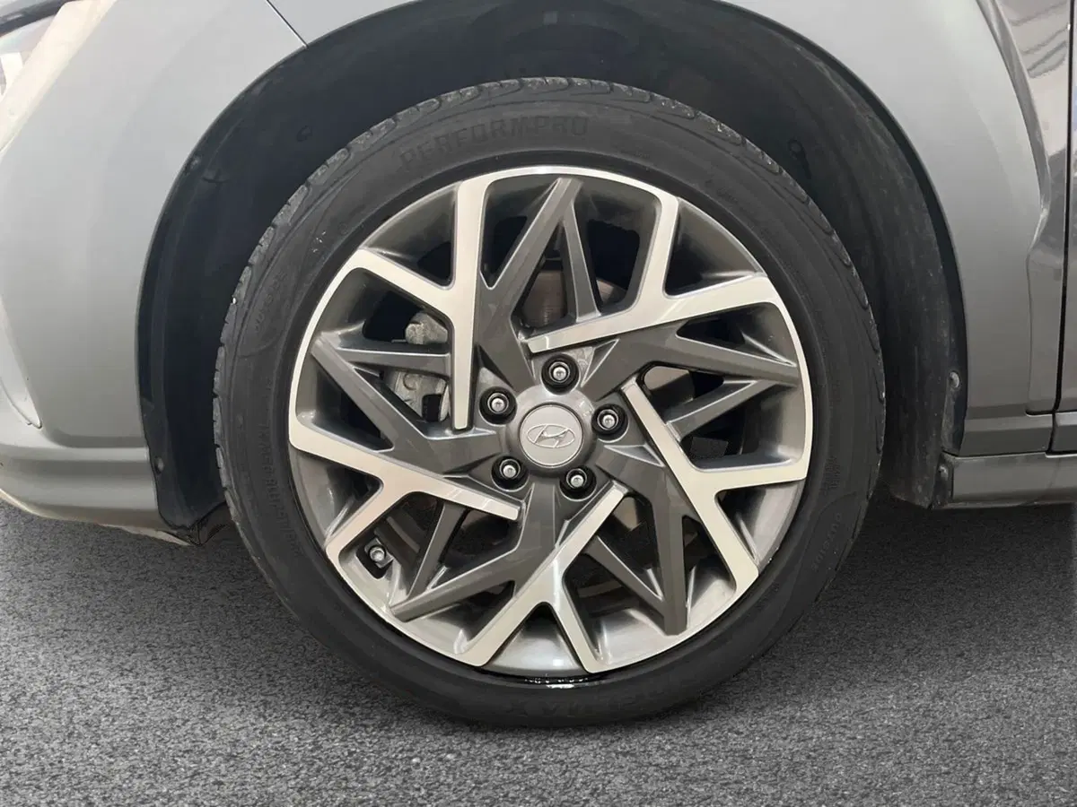 Hyundai Kona usata a Bari (6)