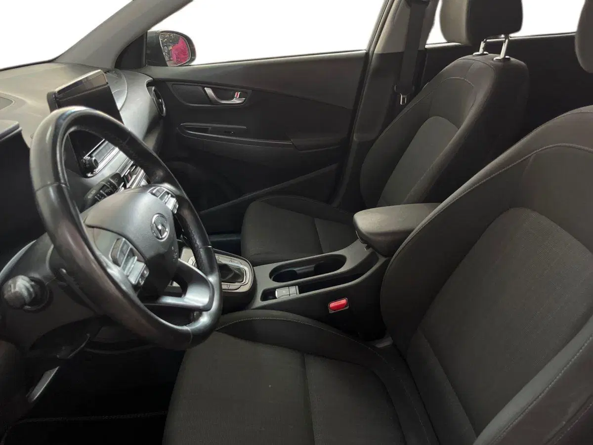 Hyundai Kona usata a Bari (7)