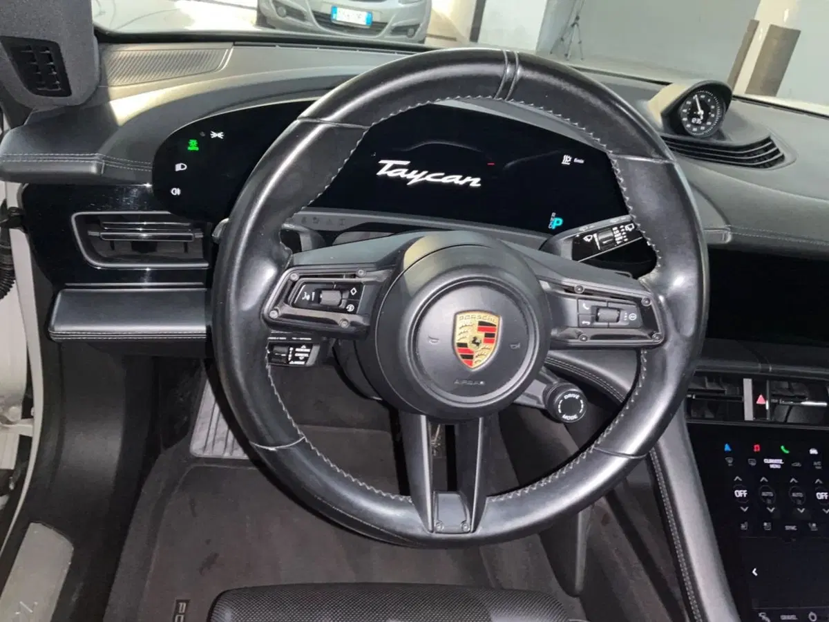 Porsche Taycan Cross Turismo usata a Como (12)