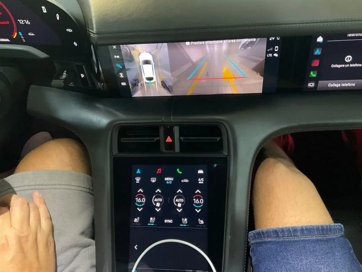 Porsche Taycan Cross Turismo usata a Como (15)