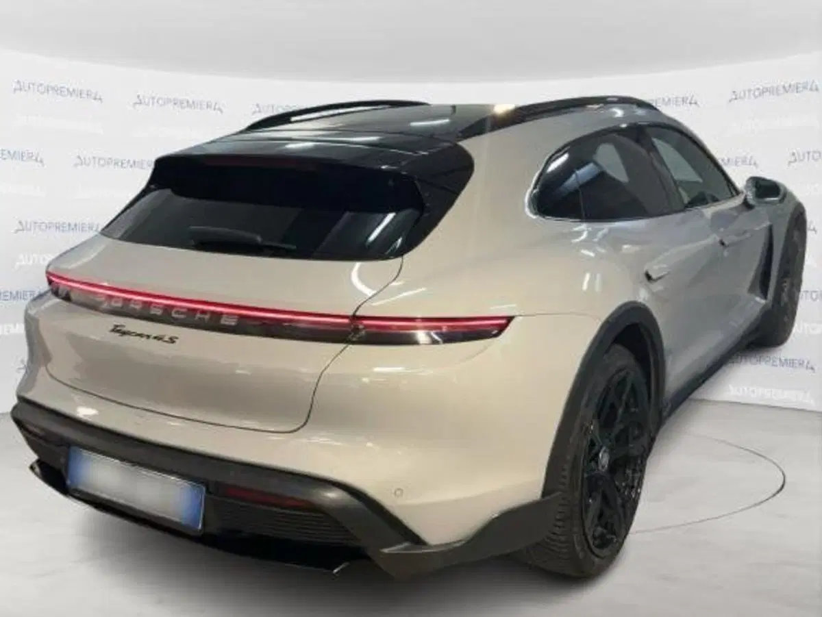 Porsche Taycan Cross Turismo usata a Como (5)