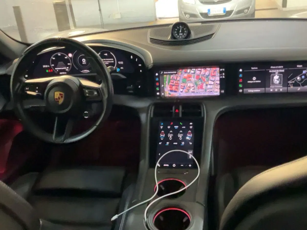 Porsche Taycan Cross Turismo usata a Como (8)