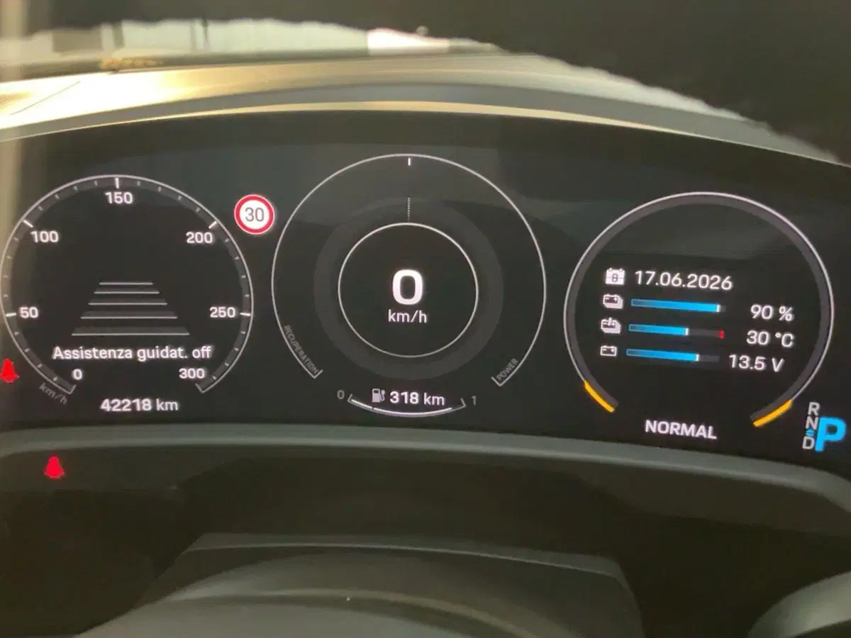 Porsche Taycan Cross Turismo usata a Como (9)