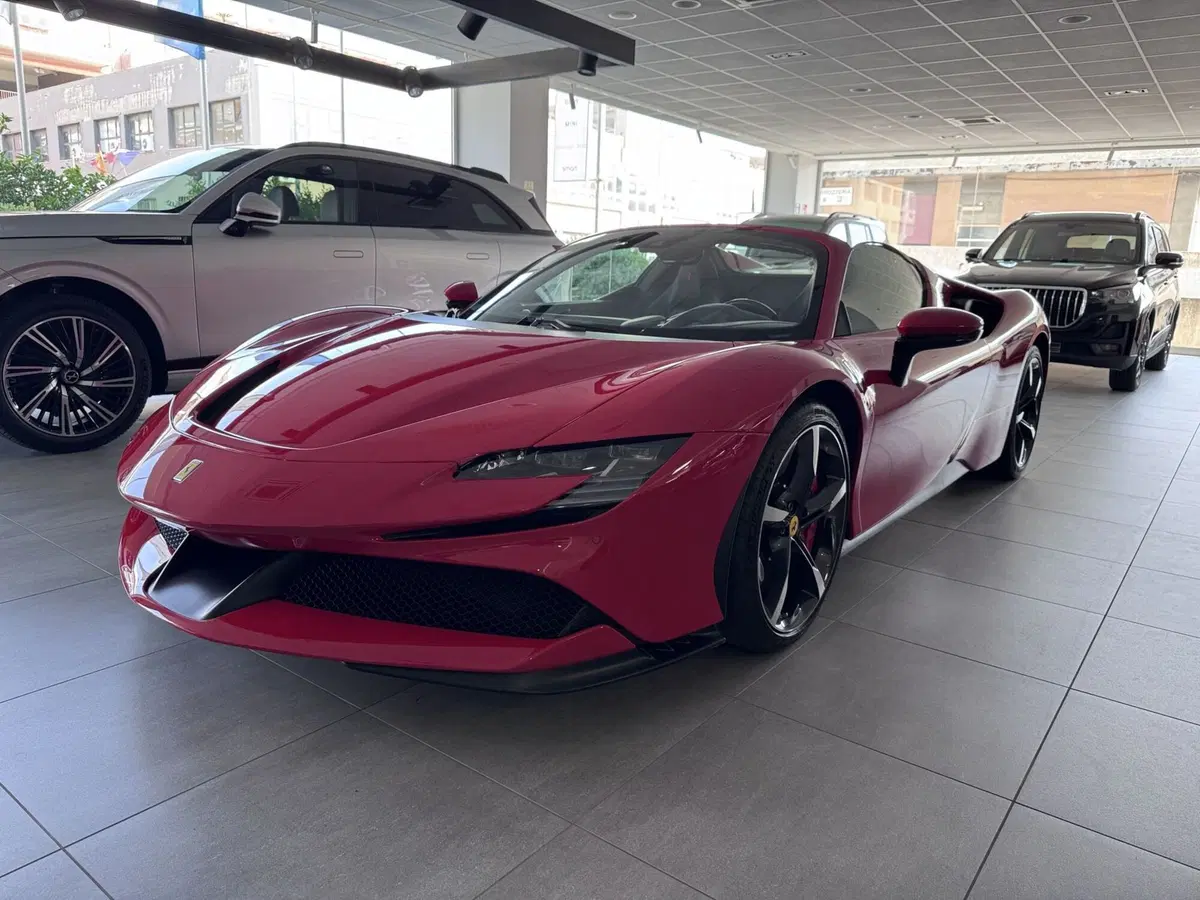 Ferrari SF90 Spider usata a Messina