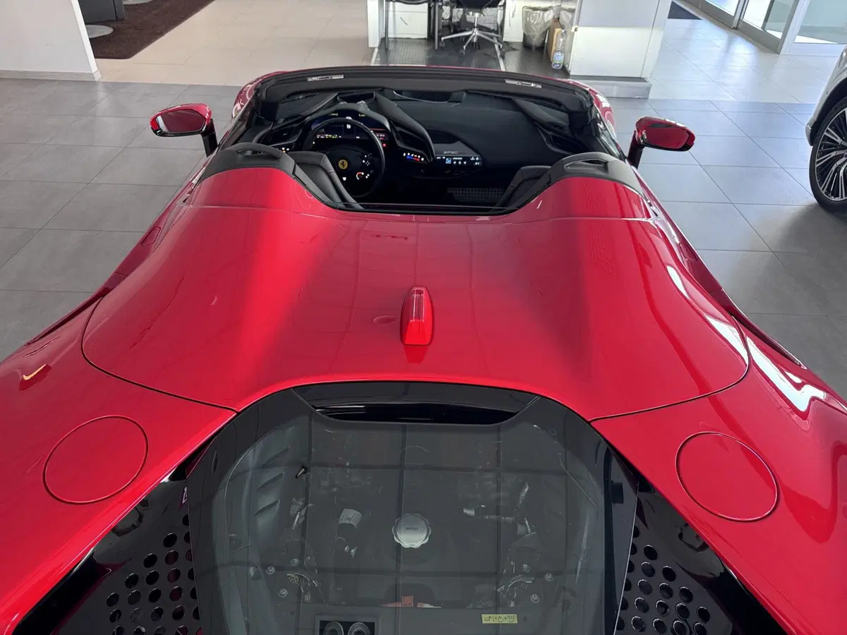 Ferrari SF90 Spider usata a Messina (12)