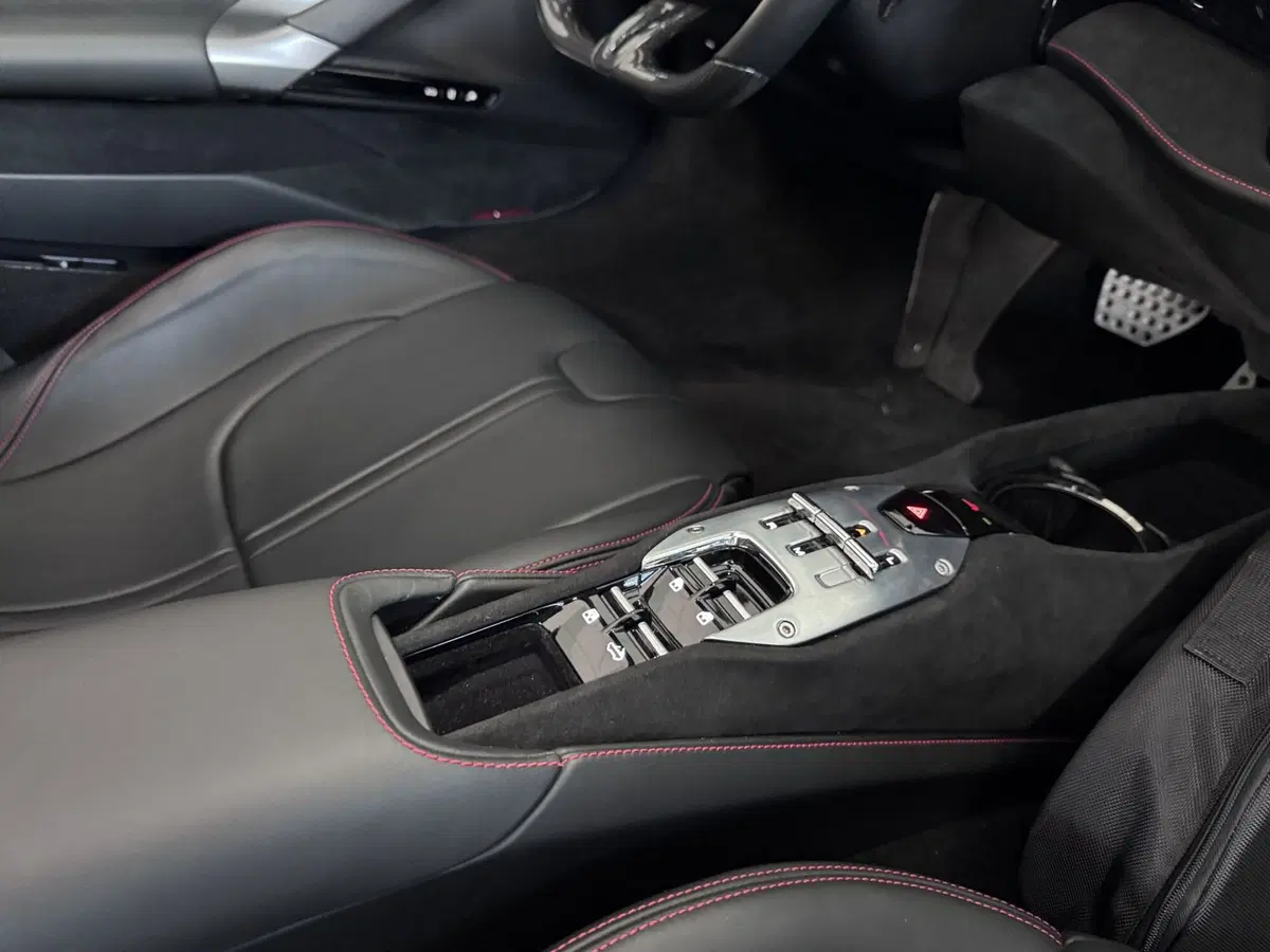 Ferrari SF90 Spider usata a Messina (14)